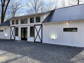 The Brand New - The Luxe Cabin sleeps 12!
